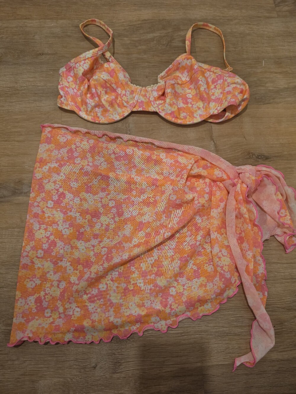 Kulani Kinis Swimwear Set Bikini Top And   Sarong Size L